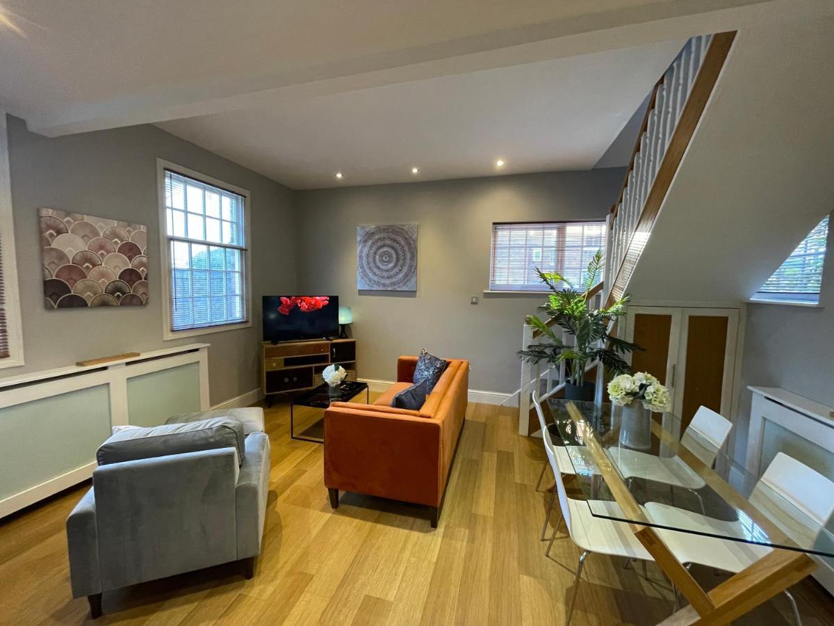レミントンスパー Luxury 3-Bed Victorian Townhouse Hosted By Hutch Lifestyleヴィラ エクステリア 写真