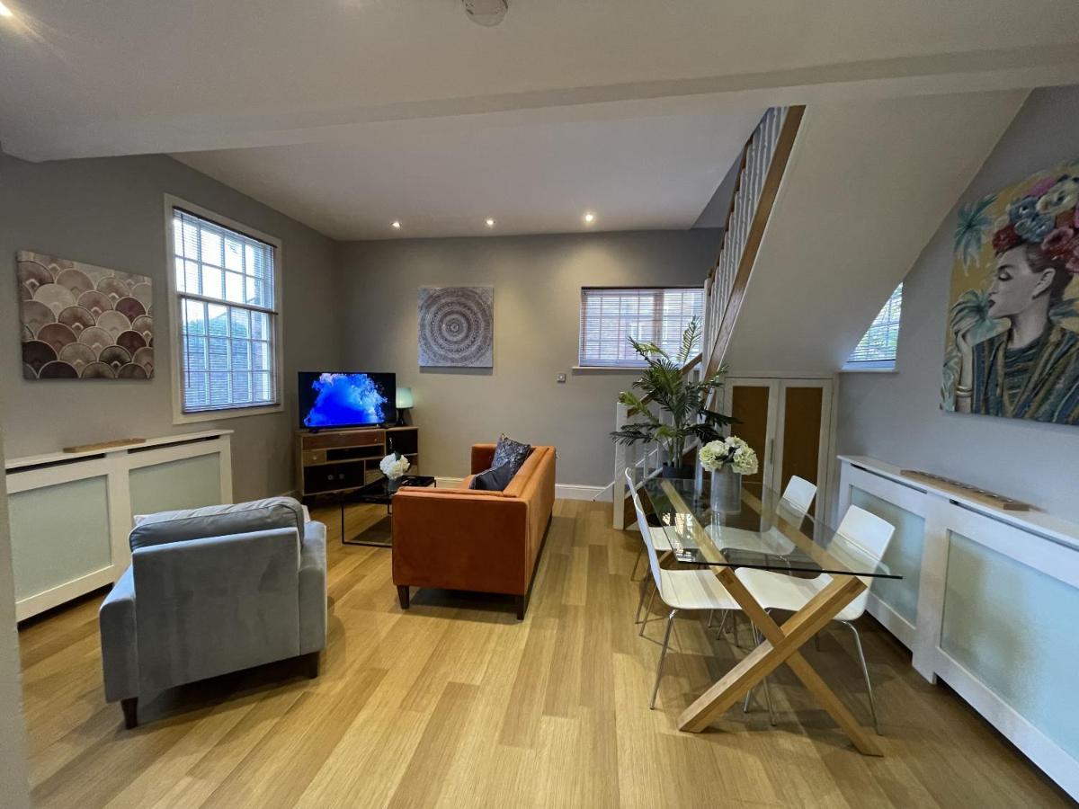 レミントンスパー Luxury 3-Bed Victorian Townhouse Hosted By Hutch Lifestyleヴィラ エクステリア 写真
