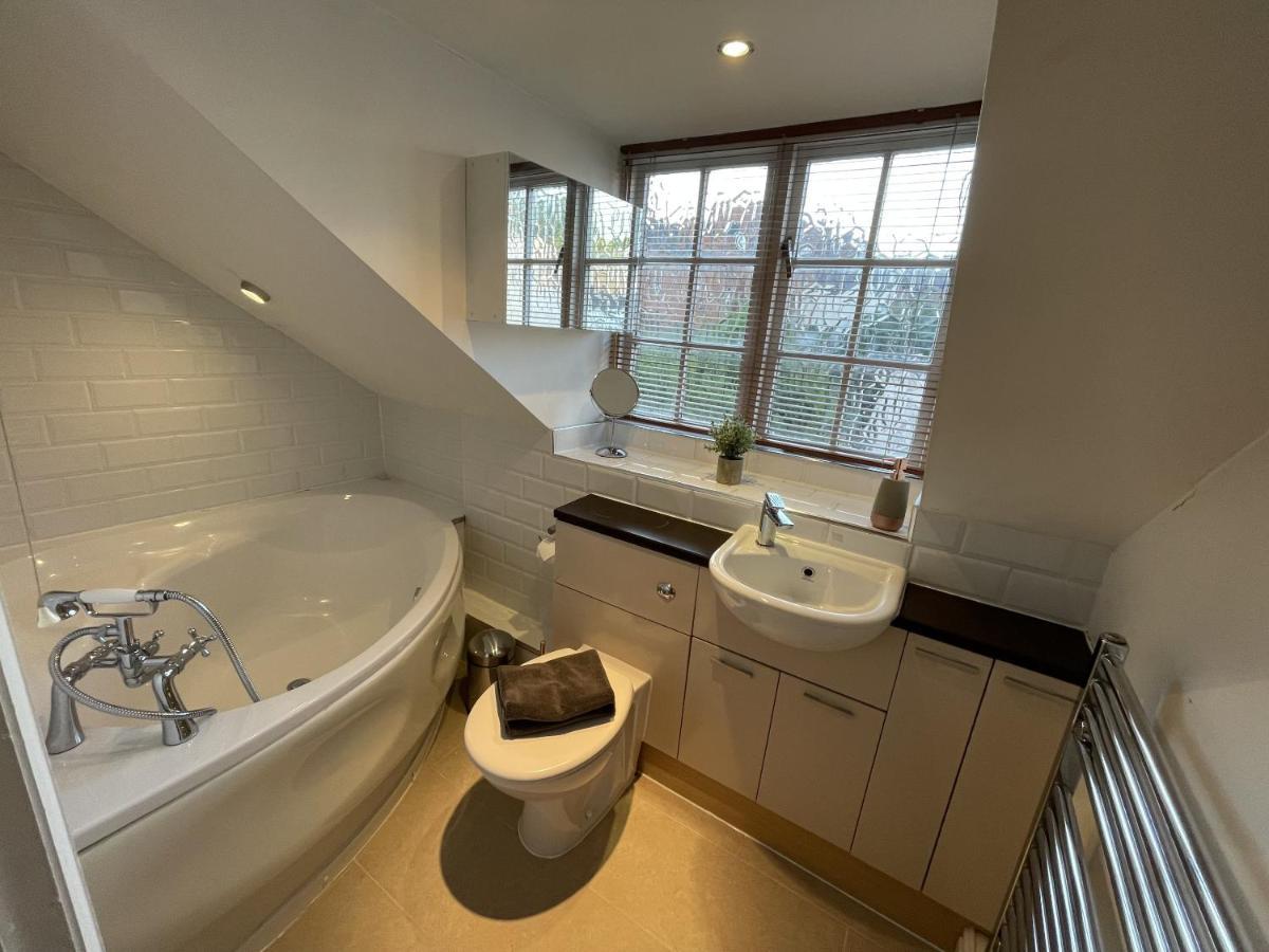 レミントンスパー Luxury 3-Bed Victorian Townhouse Hosted By Hutch Lifestyleヴィラ エクステリア 写真